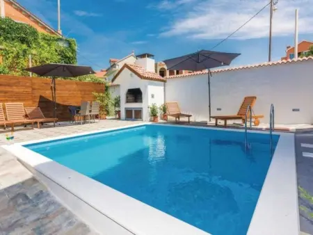 Maison 4 chambres avec piscine privée à Donje Rastane