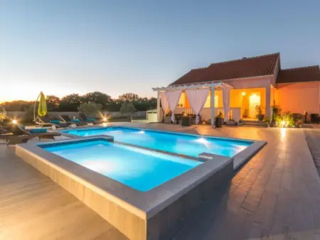 Villa Maris à Polaca : piscine privée, 3 chambres, 8 personnes