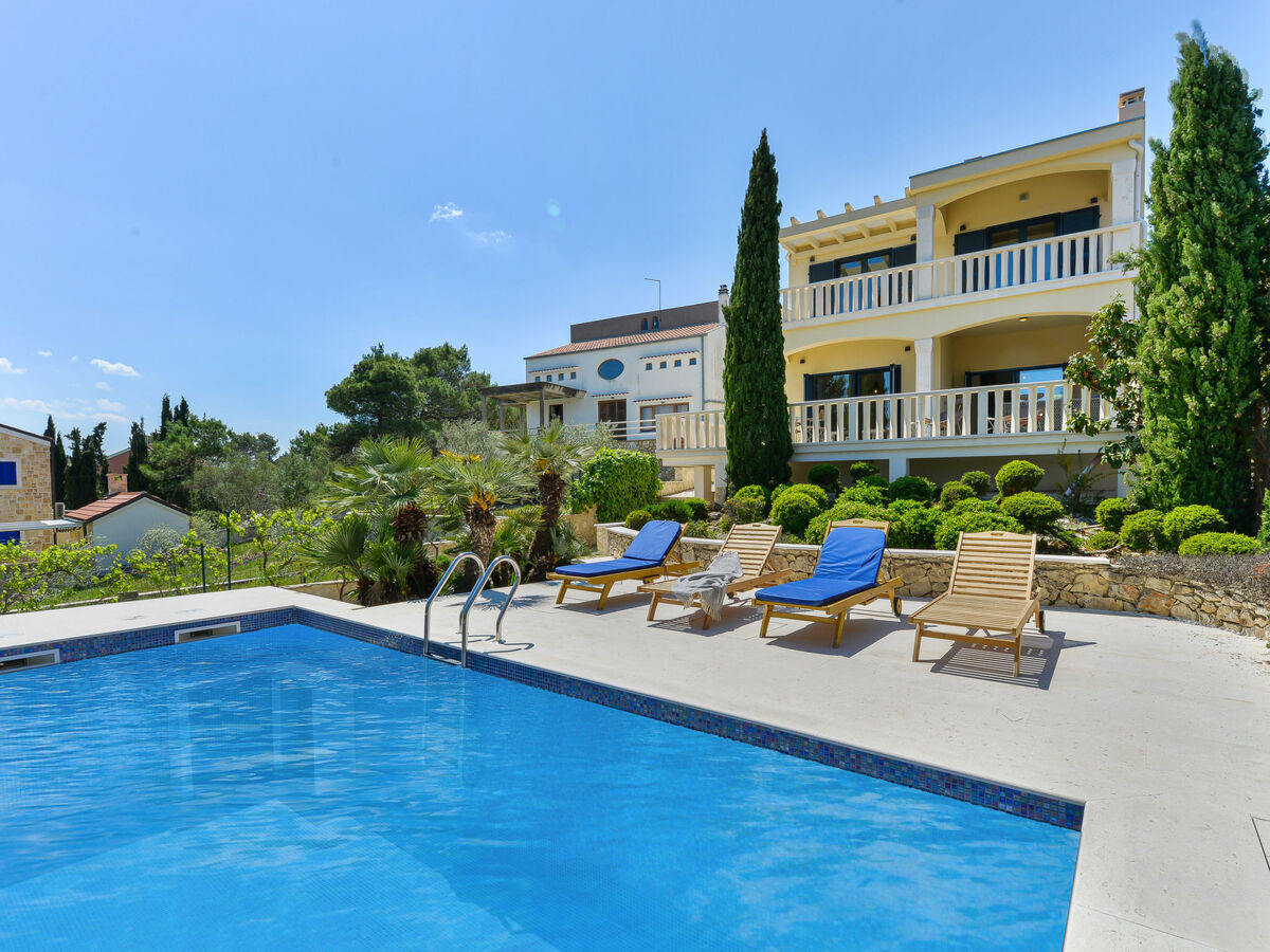Villa Mediterranea en front de plage à Kukljica, 4 chambres - Photo 2