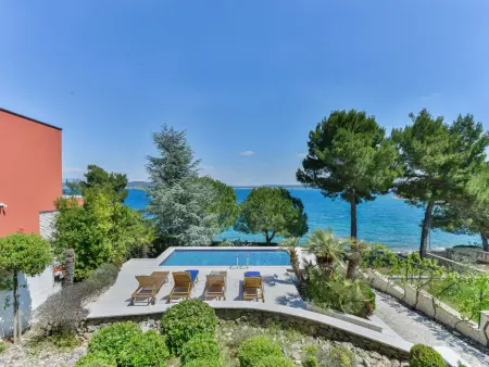 Villa Mediterranea en front de plage à Kukljica, 4 chambres
