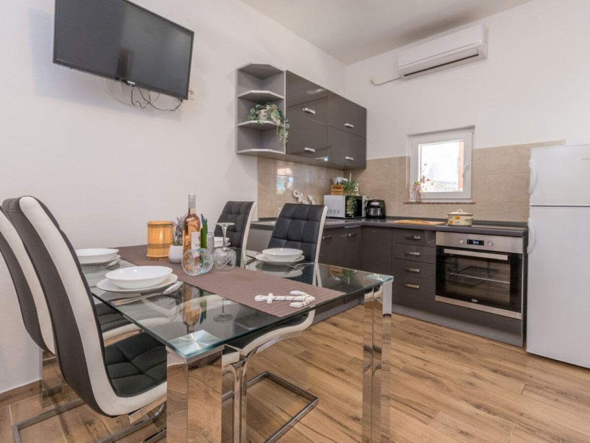 Maison Ema avec piscine privée à Biograd - Photo 10