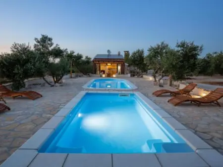 Villa Eco Solus à Drage avec piscine privée