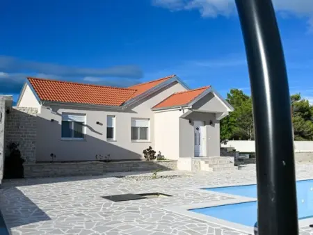 Maison Marija avec piscine privée à Bukovic : photo 7