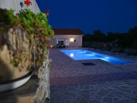 Maison Marija avec piscine privée à Bukovic : photo 28