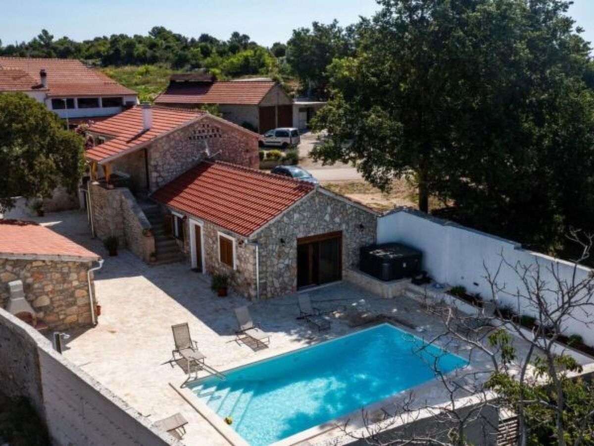 Villa Stone Marita, 4 chambres avec piscine à Budak - Photo 2