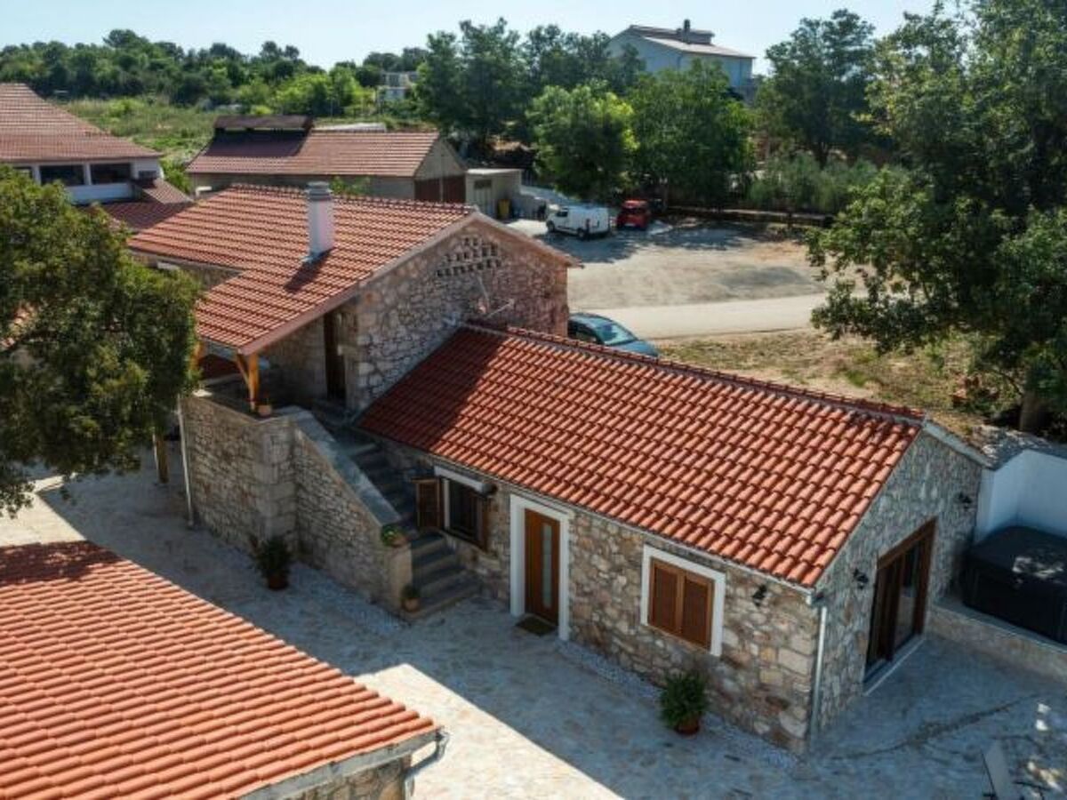 Villa Stone Marita, 4 chambres avec piscine à Budak - Photo 3