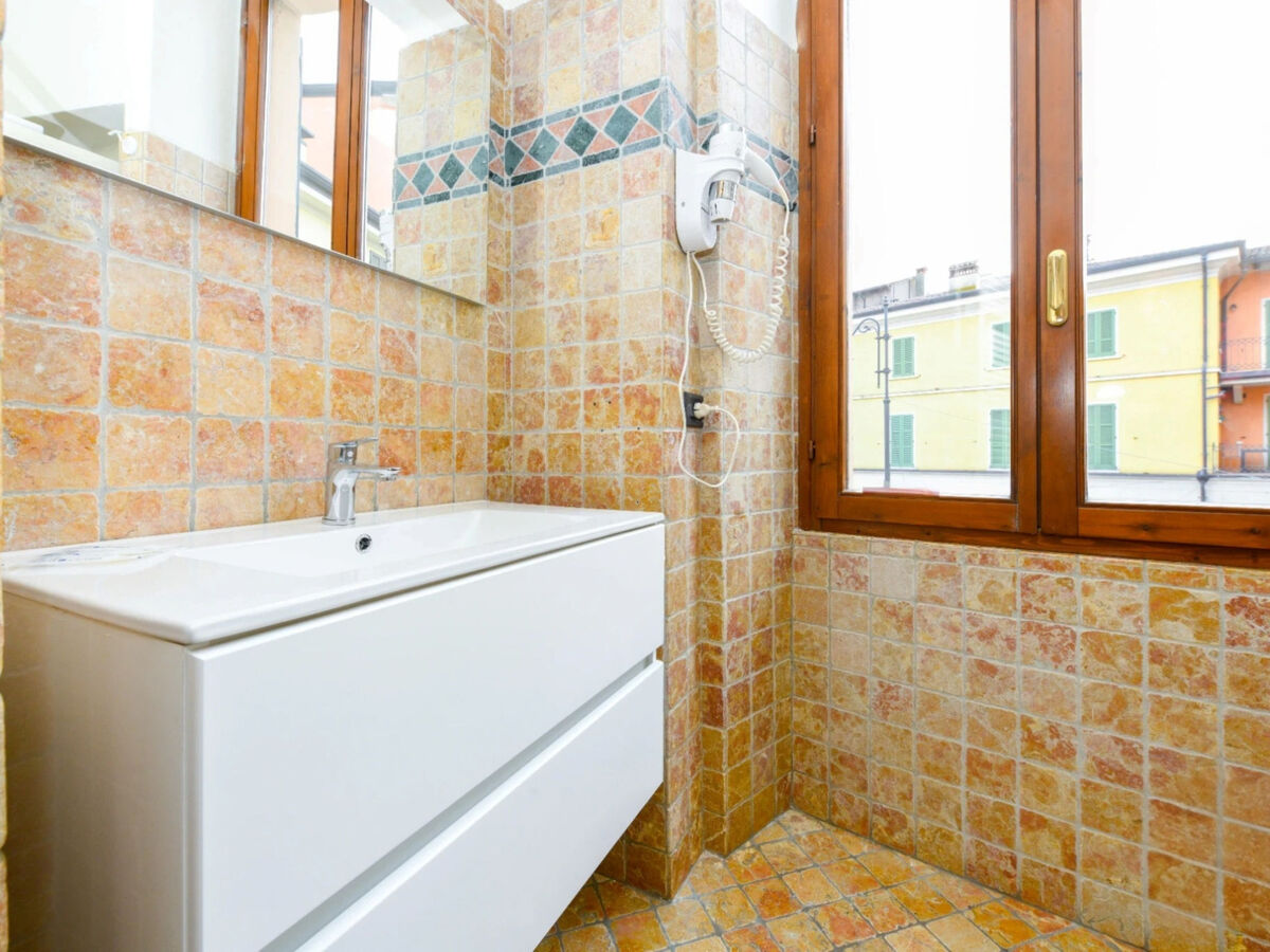 Appartement rénové 2025 vue lac à Desenzano del Garda - Photo 23