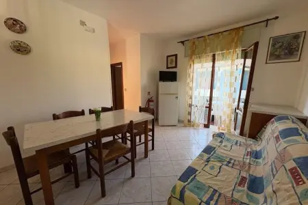 Location appartement à , Petit appartement avec balcon