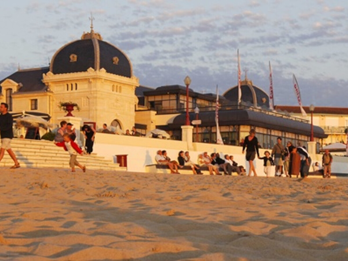 T2 rez-de-chaussée 50m plage avec piscine et tennis - Photo 13