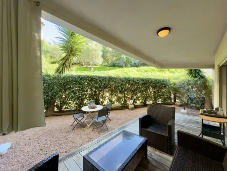 Location appartement à Propriano, Charmant T2 à Propriano avec jardin et parking