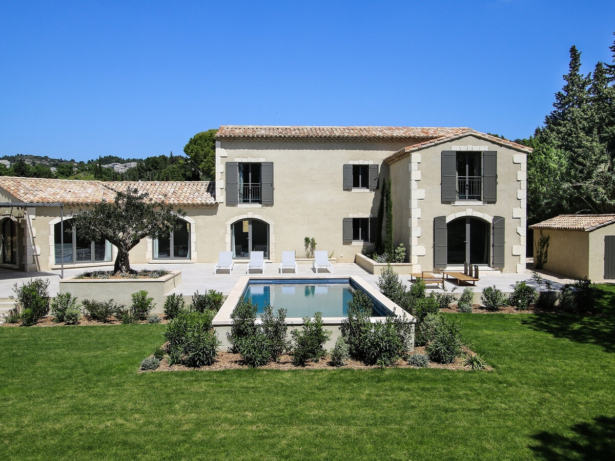 Maison contemporaine 222m² avec piscine à Maussane - Photo 1