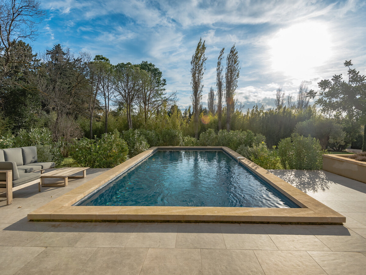 Maison contemporaine 222m² avec piscine à Maussane - Photo 3