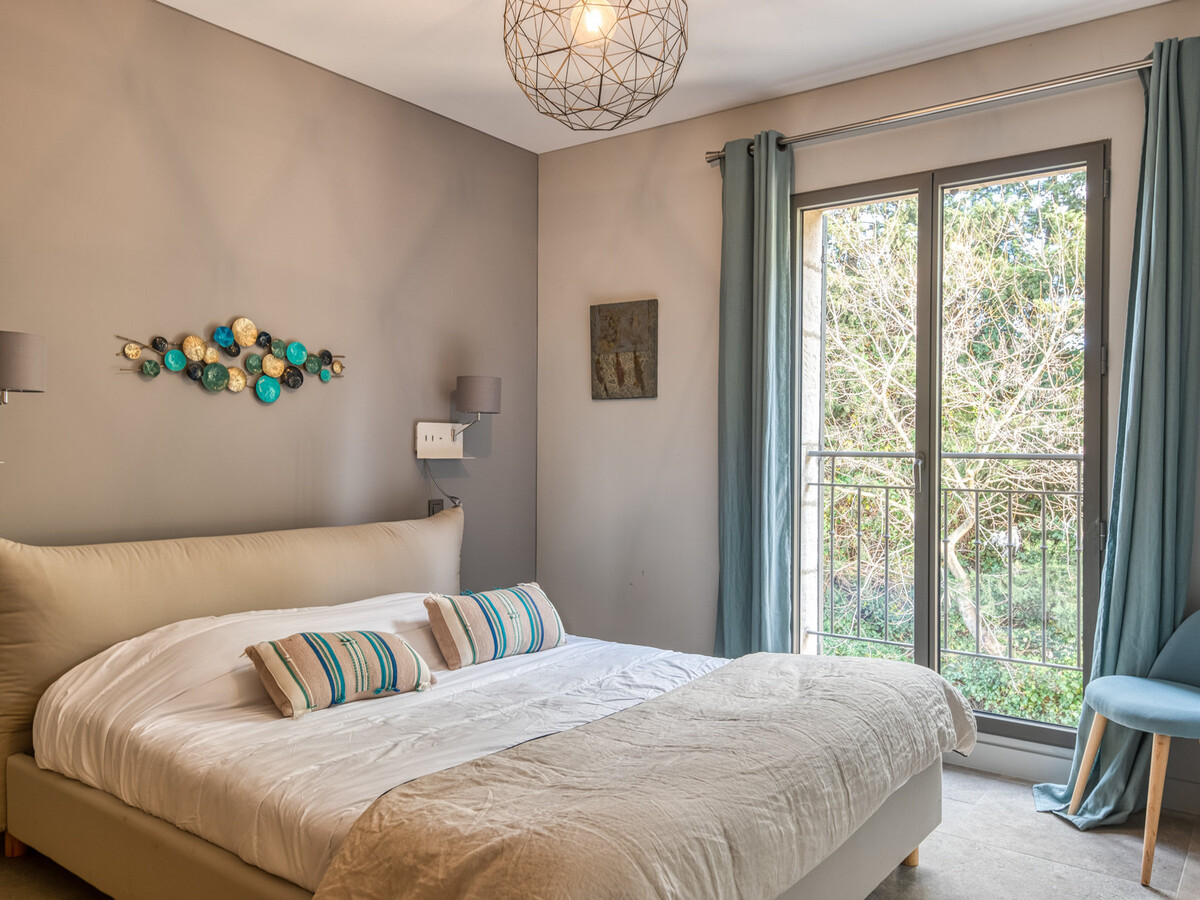 Maison contemporaine 222m² avec piscine à Maussane - Photo 14