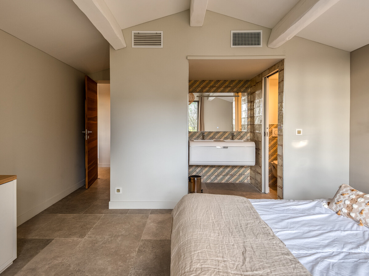 Maison contemporaine 222m² avec piscine à Maussane - Photo 15