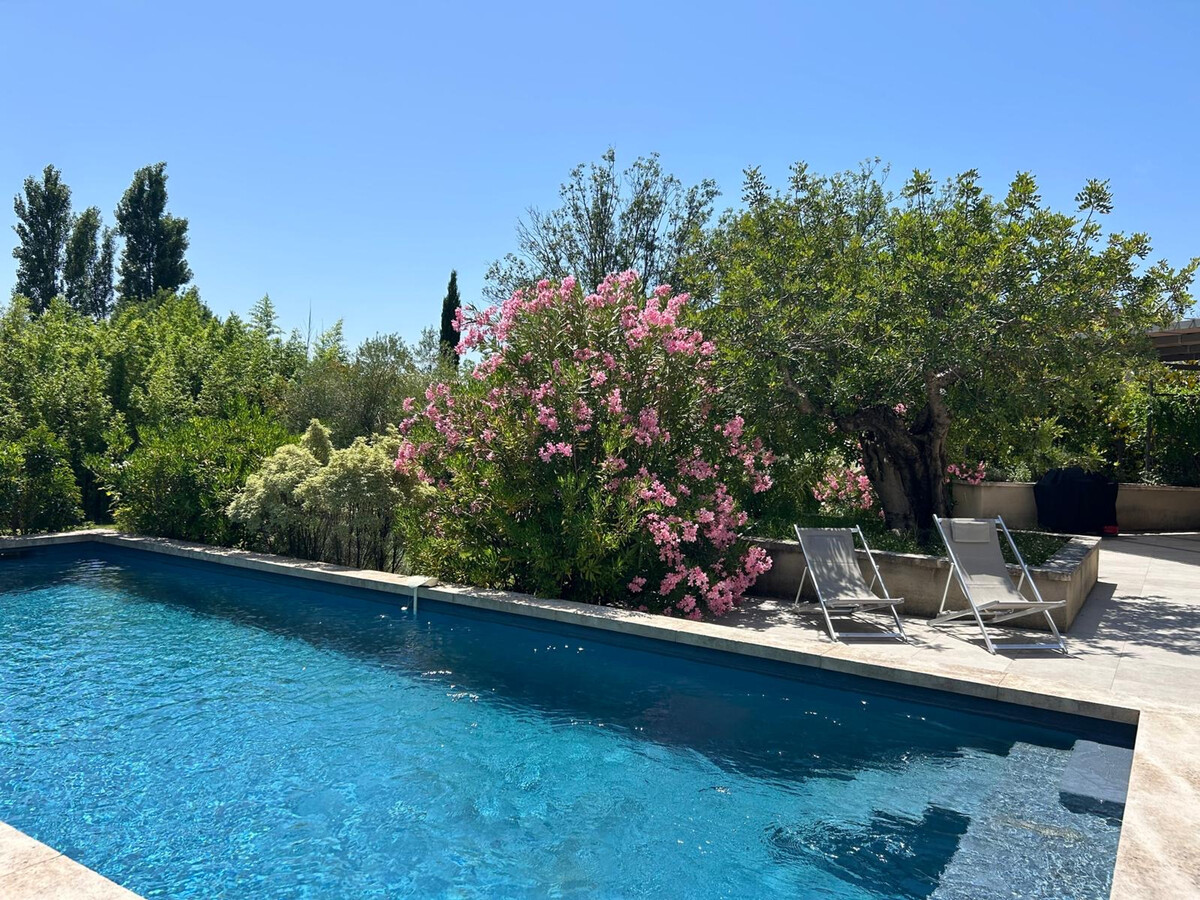 Maison contemporaine 222m² avec piscine à Maussane - Photo 17