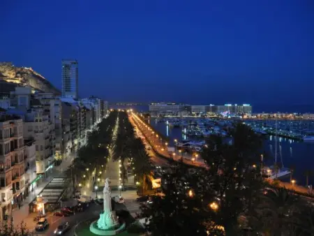Appartement vue mer front de plage à Alicante : photo 27