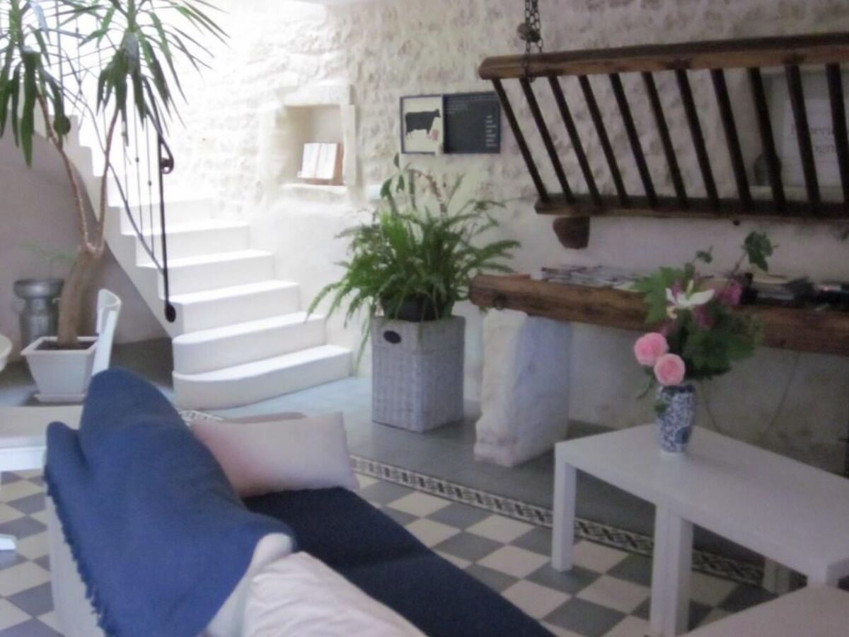 Maison L'Ecurie à Jonzac : jardin clos et terrasse - Photo 2