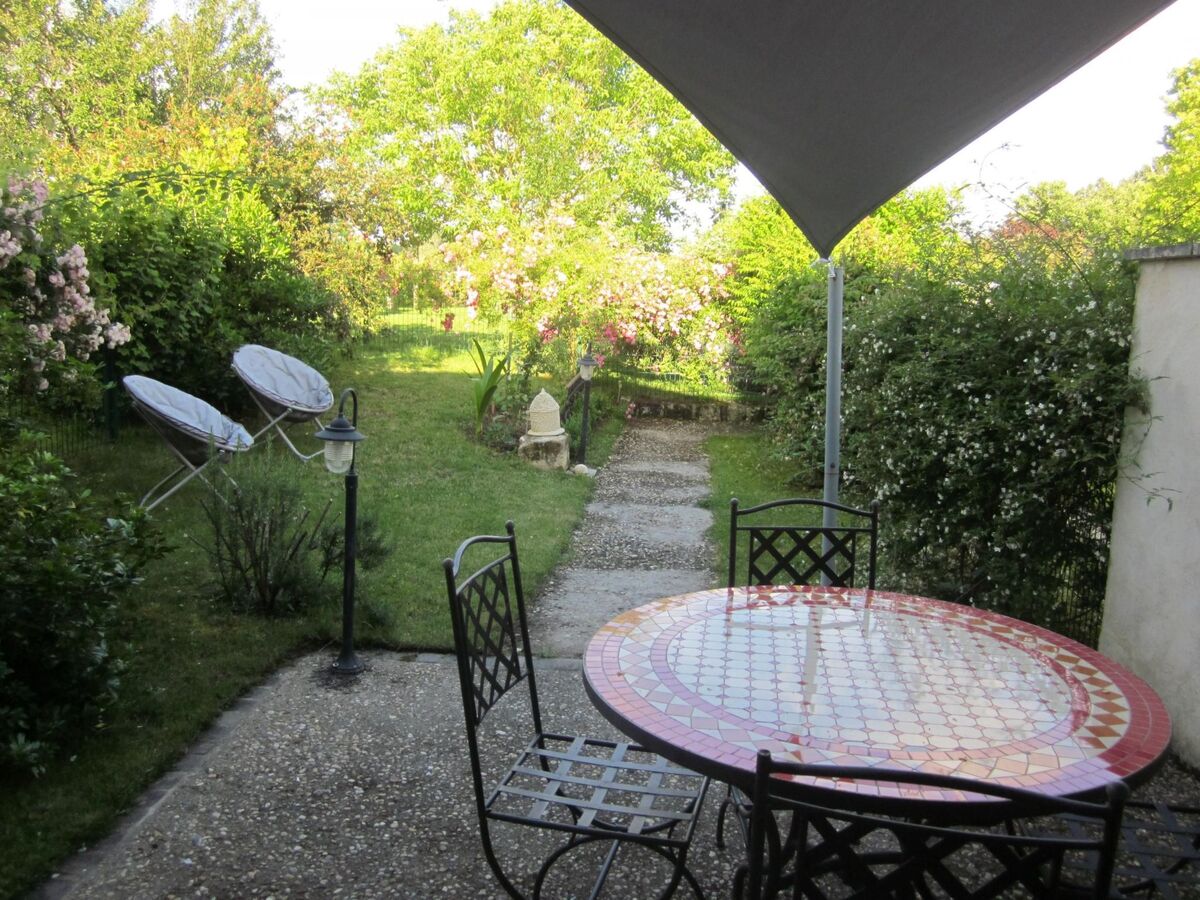 Maison L'Ecurie à Jonzac : jardin clos et terrasse - Photo 3