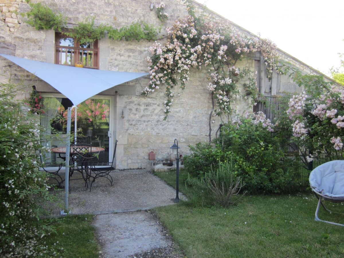 Maison L'Ecurie à Jonzac : jardin clos et terrasse - Photo 12