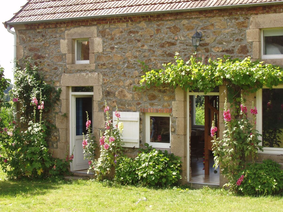 Maison 6 pers. en Auvergne, parc 3000m², vue vallonnée - Photo 1