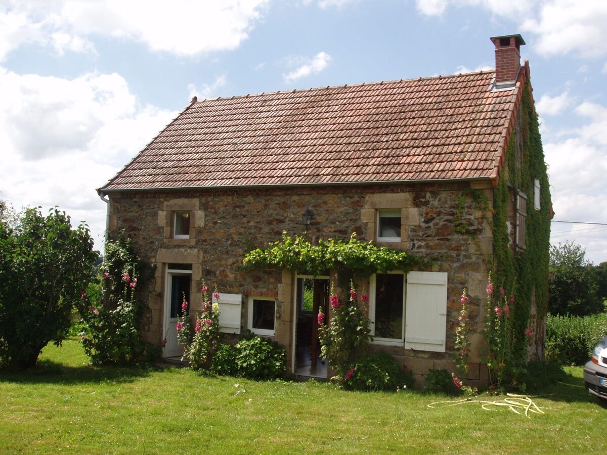 Maison 6 pers. en Auvergne, parc 3000m², vue vallonnée - Photo 2
