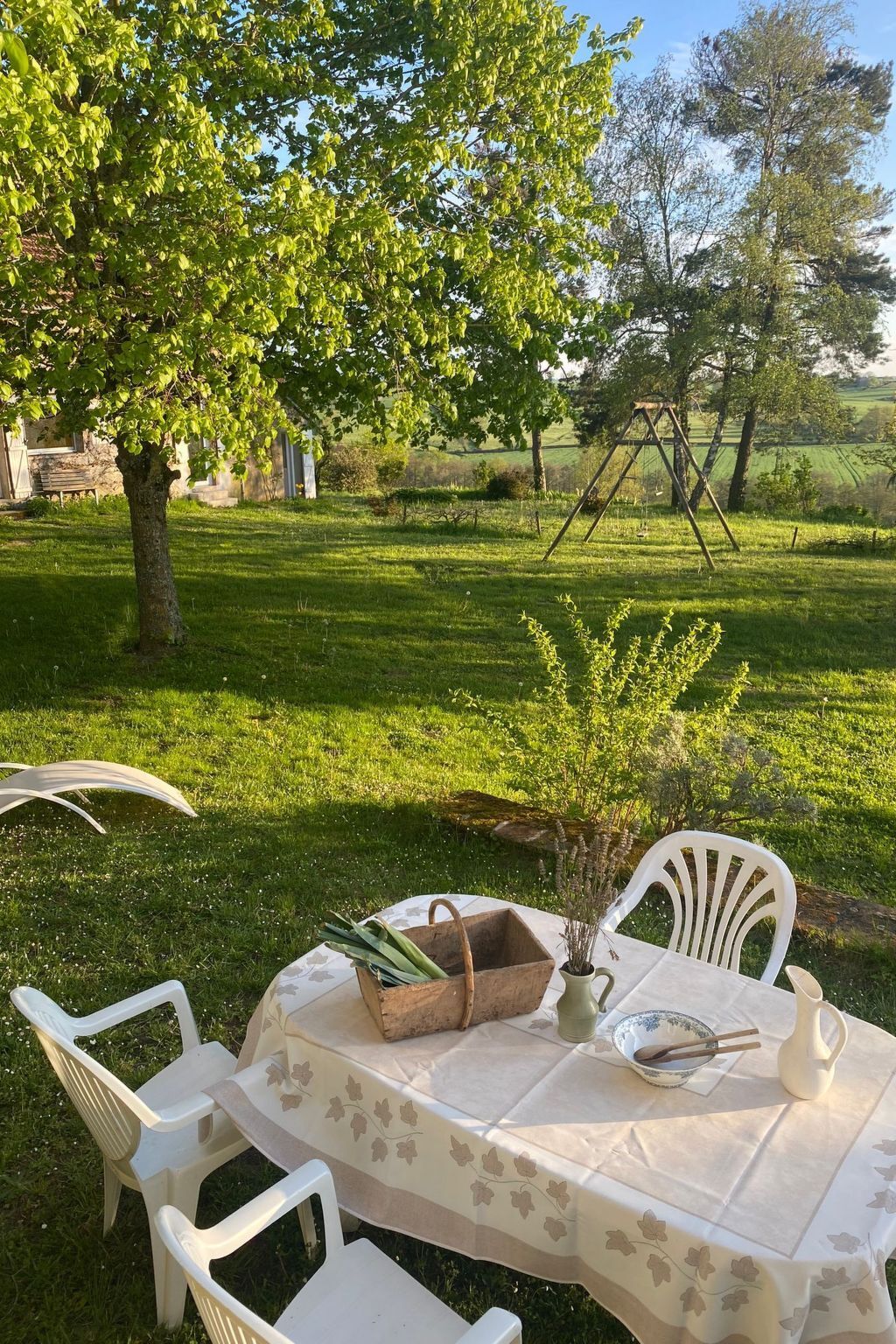 Maison 6 pers. en Auvergne, parc 3000m², vue vallonnée - Photo 4