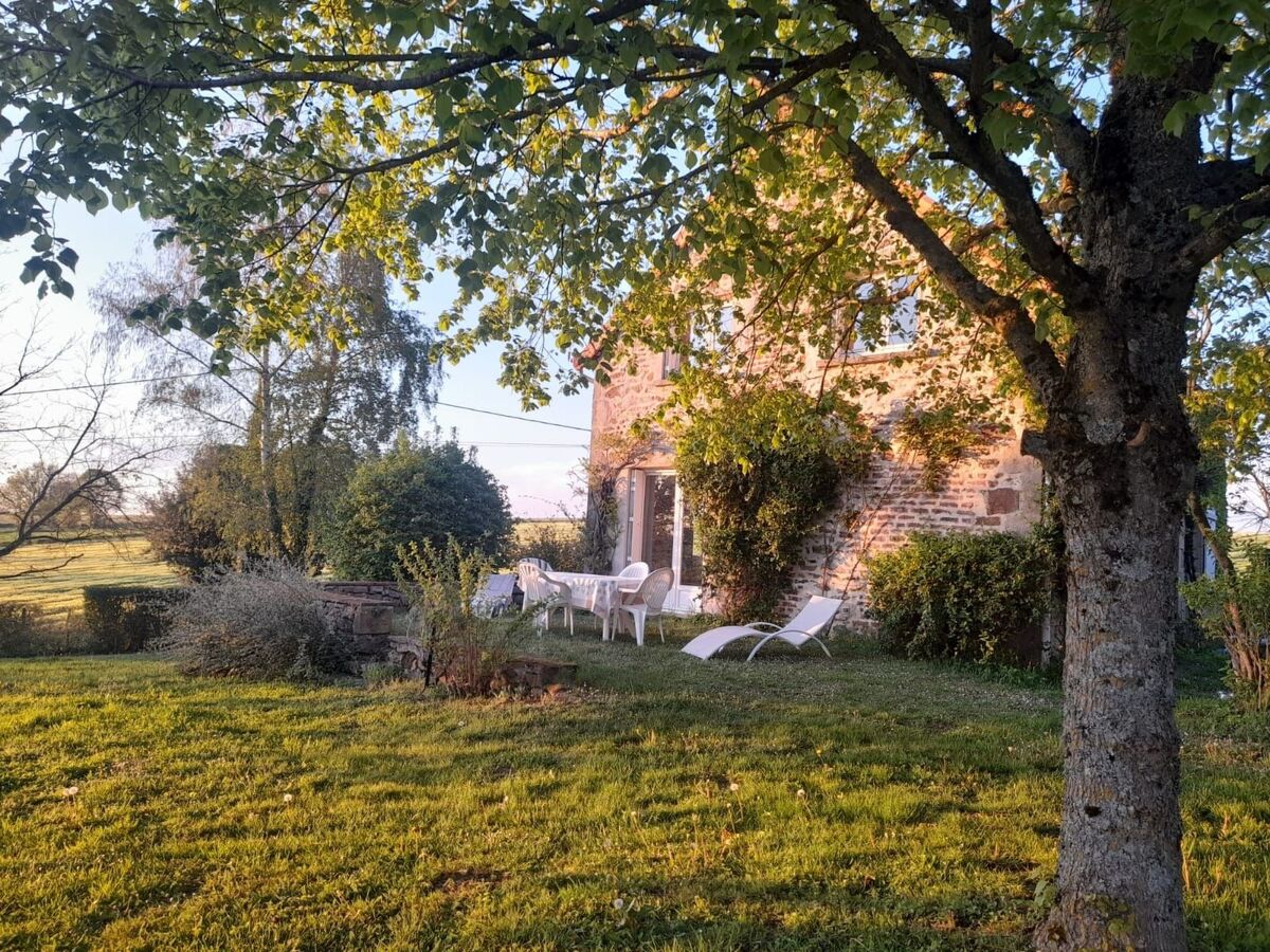 Maison 6 pers. en Auvergne, parc 3000m², vue vallonnée - Photo 7