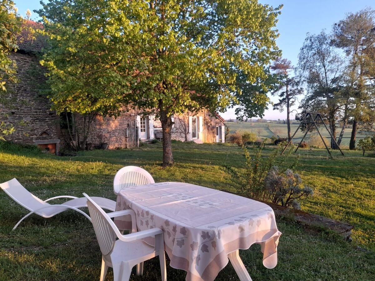 Maison 6 pers. en Auvergne, parc 3000m², vue vallonnée - Photo 8
