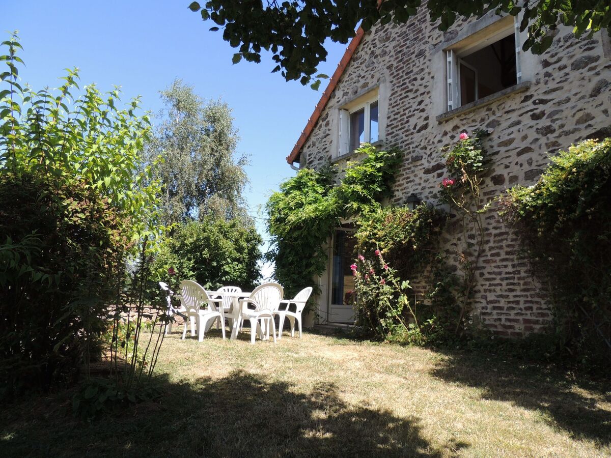 Maison 6 pers. en Auvergne, parc 3000m², vue vallonnée - Photo 16