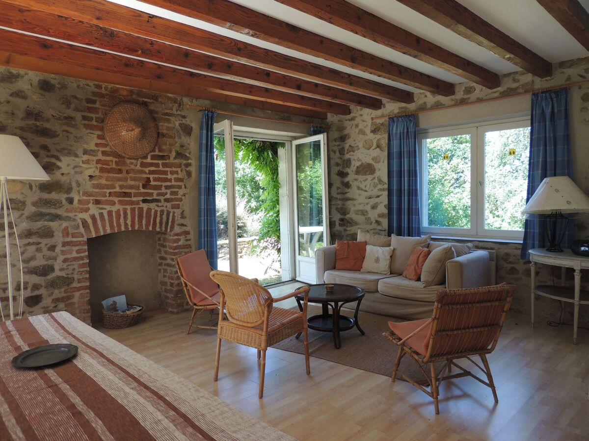 Maison 6 pers. en Auvergne, parc 3000m², vue vallonnée - Photo 18