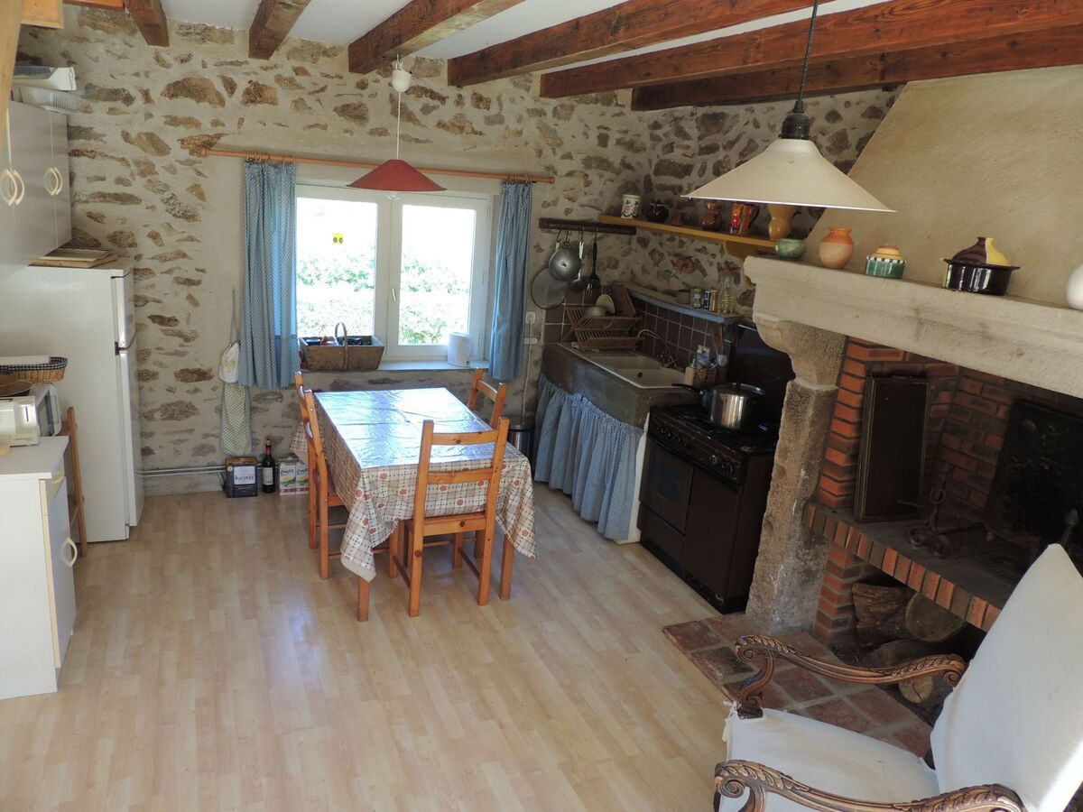 Maison 6 pers. en Auvergne, parc 3000m², vue vallonnée - Photo 21