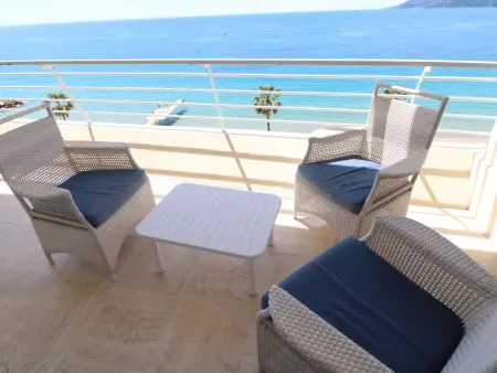 Appartement vue mer 2 chambres front de plage à Cannes : photo 2