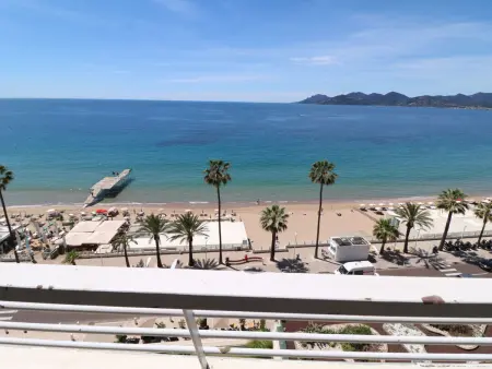 Appartement vue mer 2 chambres front de plage à Cannes : photo 3