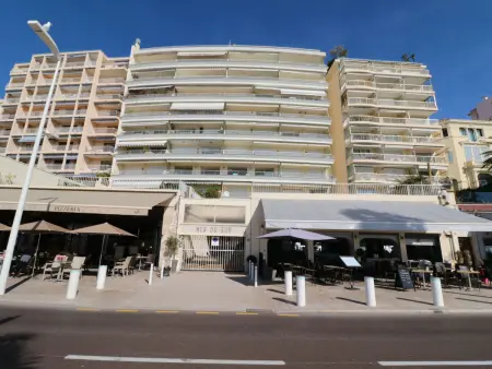 Appartement vue mer 2 chambres front de plage à Cannes : photo 8