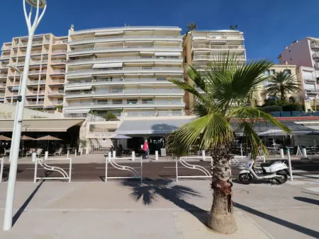 Appartement vue mer 2 chambres front de plage à Cannes : photo 9