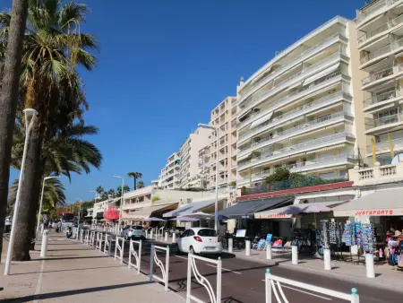 Appartement vue mer 2 chambres front de plage à Cannes : photo 11