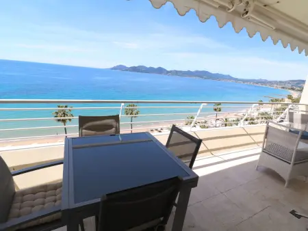 Appartement vue mer 2 chambres front de plage à Cannes : photo 25