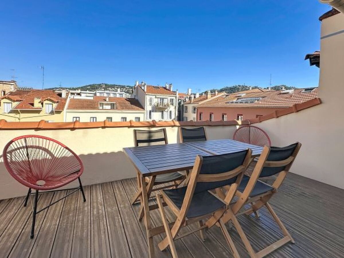 Penthouse mansardé rue d'Antibes, terrasse Cannes - Photo 1