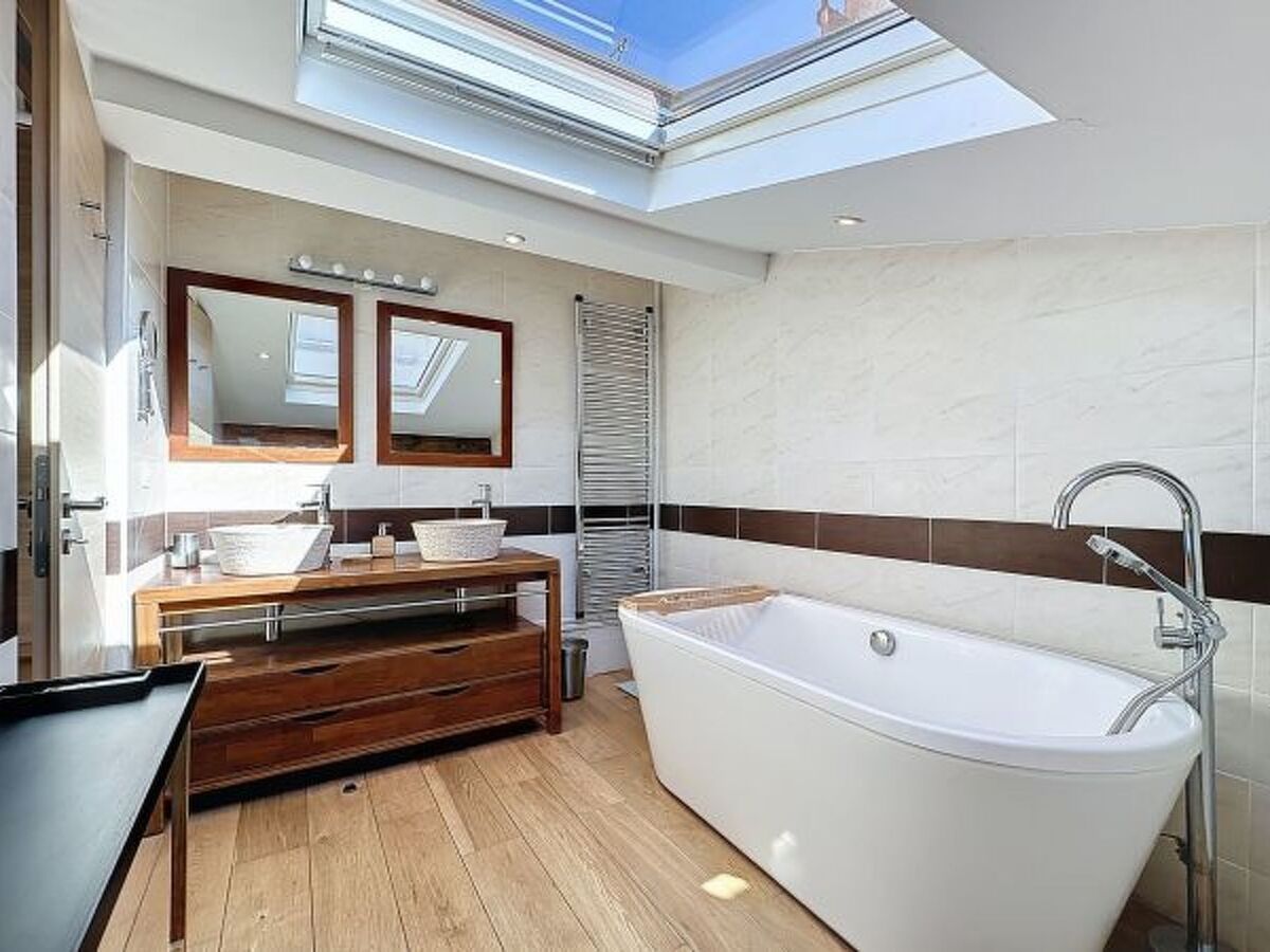 Penthouse mansardé rue d'Antibes, terrasse Cannes - Photo 23