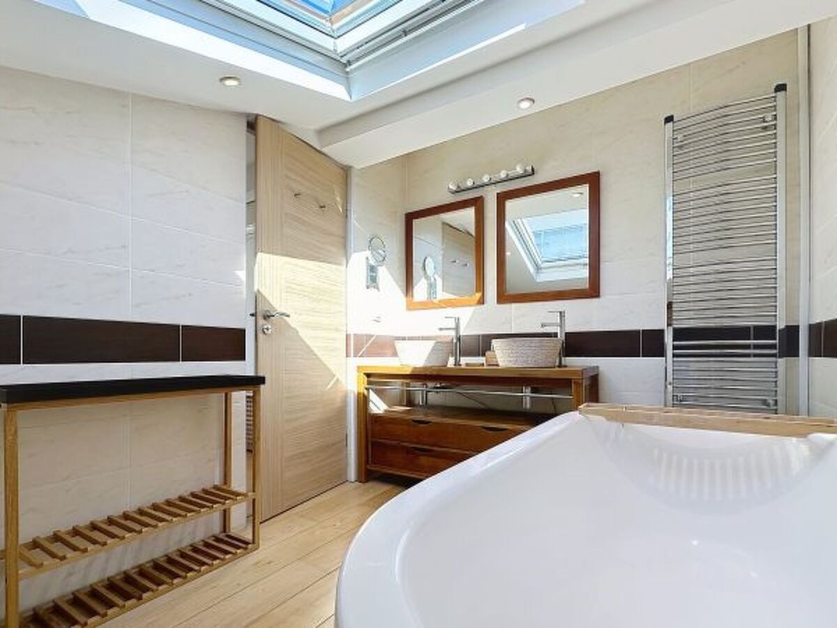 Penthouse mansardé rue d'Antibes, terrasse Cannes - Photo 24