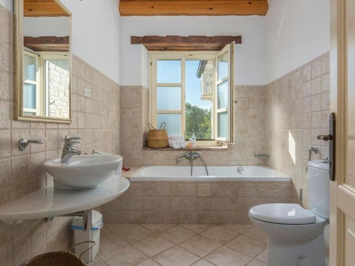 Villa Livia, maison pierre avec piscine à Buzet - Photo 15