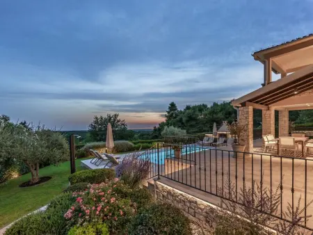 Villa Sterpazzi : 4 chambres, piscine chauffée et sauna : photo 2