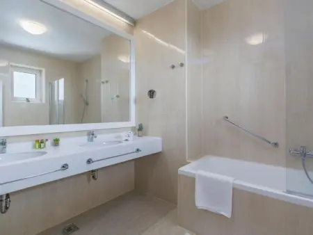 Villa Sterpazzi : 4 chambres, piscine chauffée et sauna : photo 40