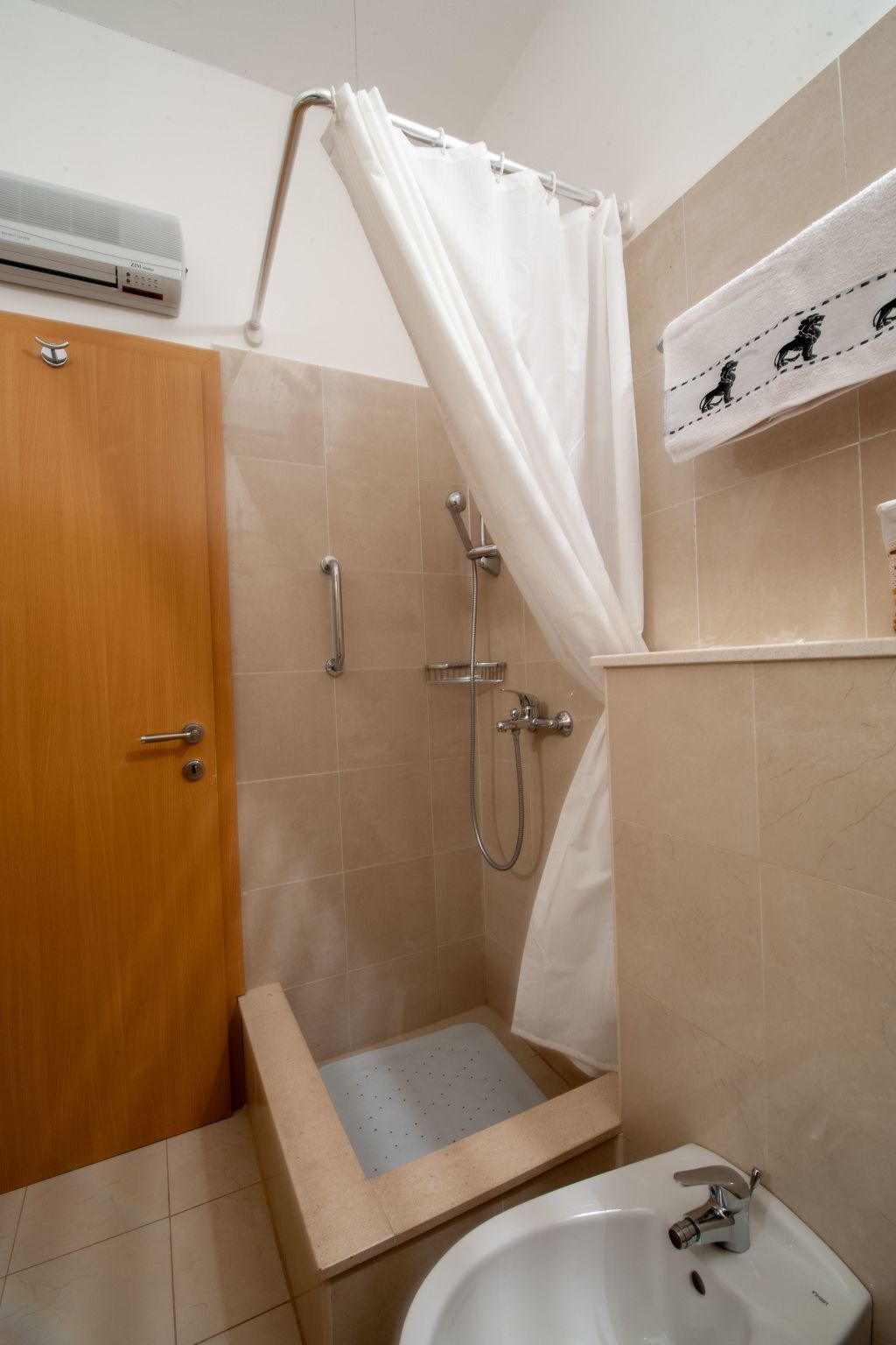 Maison Mravince avec jacuzzi, jardin et vue mer - Photo 20