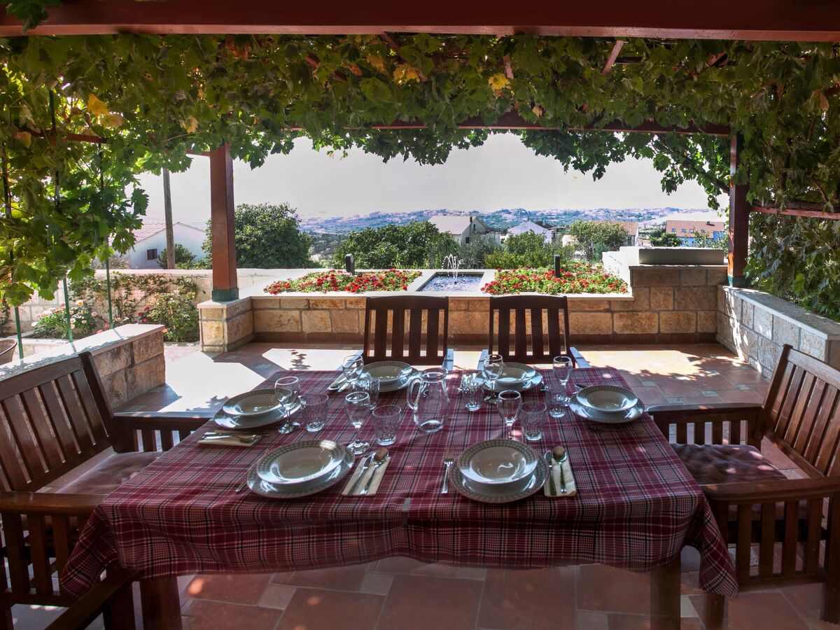 Maison Mravince avec jacuzzi, jardin et vue mer - Photo 30
