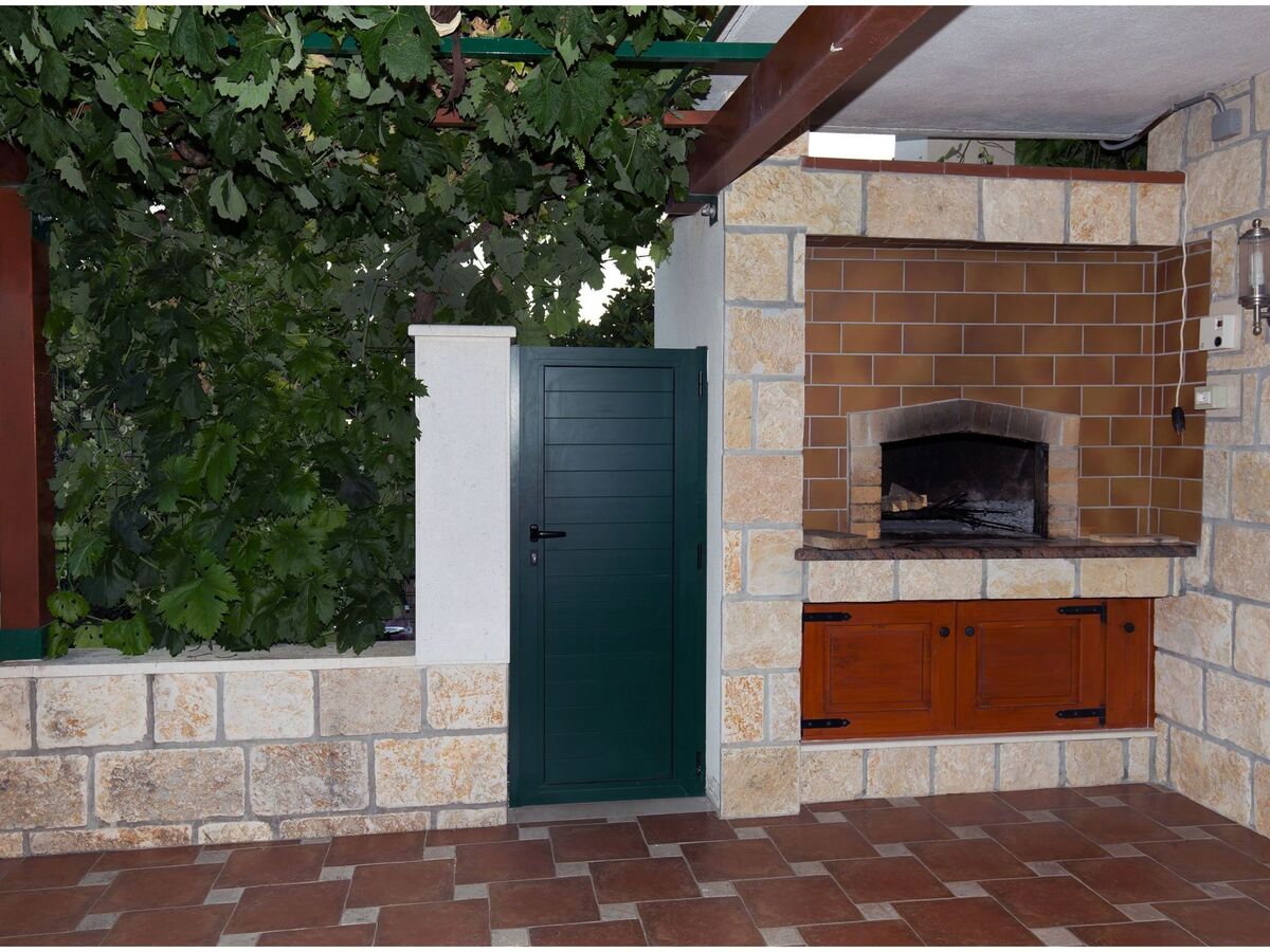 Maison Mravince avec jacuzzi, jardin et vue mer - Photo 31