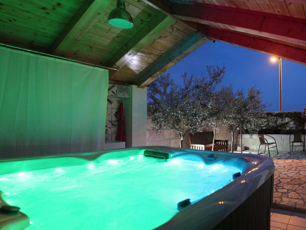Maison Mravince avec jacuzzi, jardin et vue mer - Photo 39