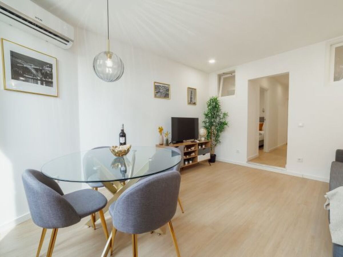 Appartement design face à l'église de Lapa, Porto - Photo 1