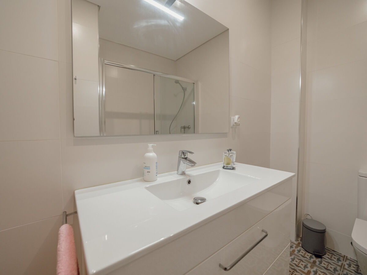 Appartement design avec balcon au cœur de Porto - Photo 21