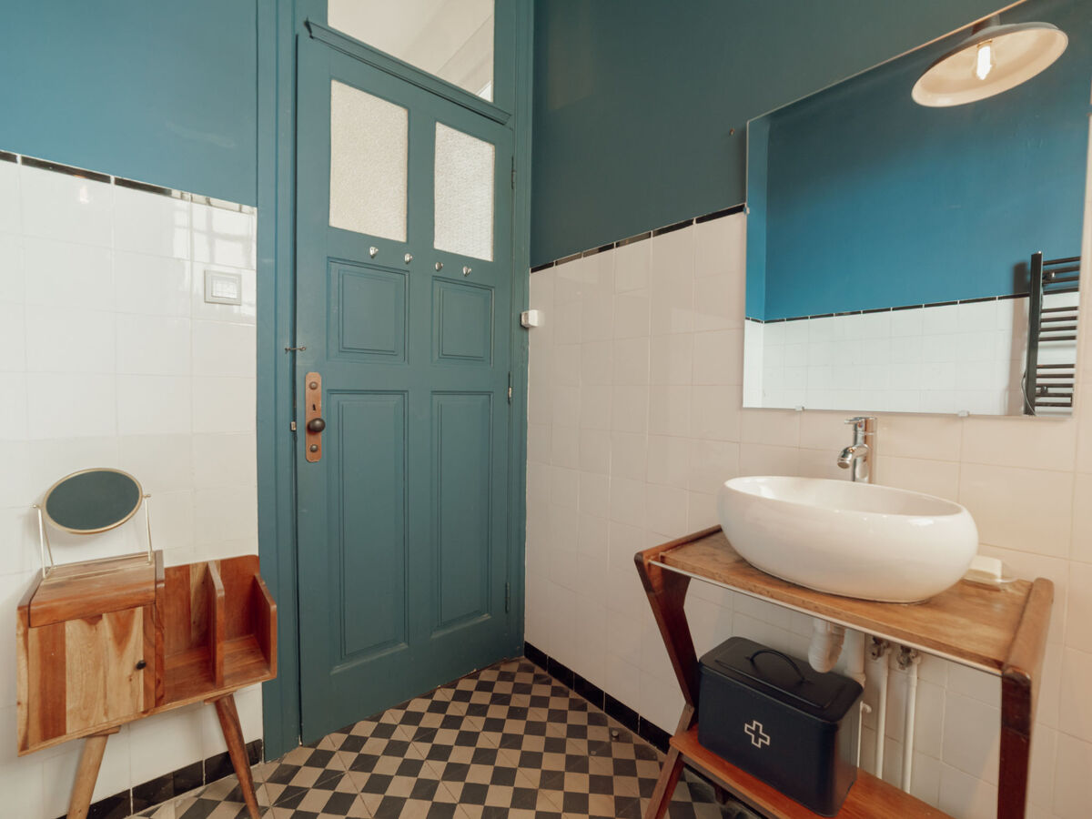 Appartement vintage 3 chambres au cœur de Porto - Photo 32